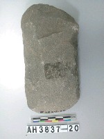藏品(中型斜刃打製石斧)的圖片